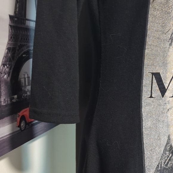 Chic Black Graphic Tunic Top - Picture 6 of 9